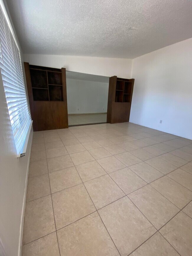 Building Photo - 10457 Omega Cir