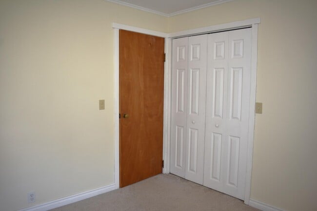 Building Photo - 12790 Dennison Rd