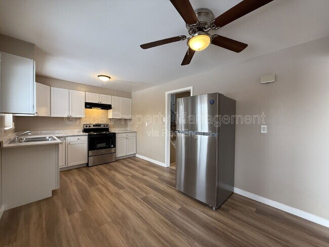 Building Photo - 3055 Carson St