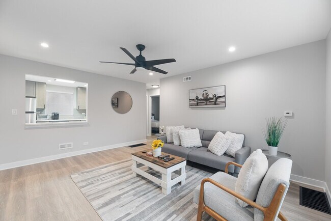 Building Photo - 1001 W Howard St