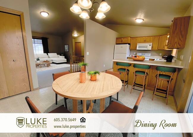 Building Photo - 2104 S Cambridge Ave