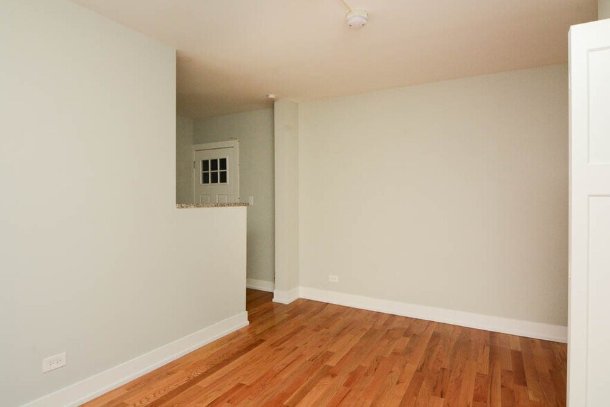 Building Photo - 2850 N Mildred Ave