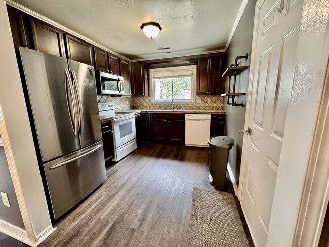 Building Photo - 1417 Goldfinch Ln