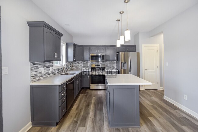 Building Photo - 4440 Valley Trace Dr