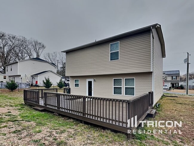 Building Photo - 206 Churchill Dr