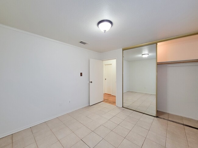 Building Photo - 418 Garland Dr