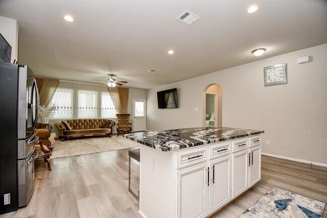 Building Photo - 2707 Dry Creek Dr
