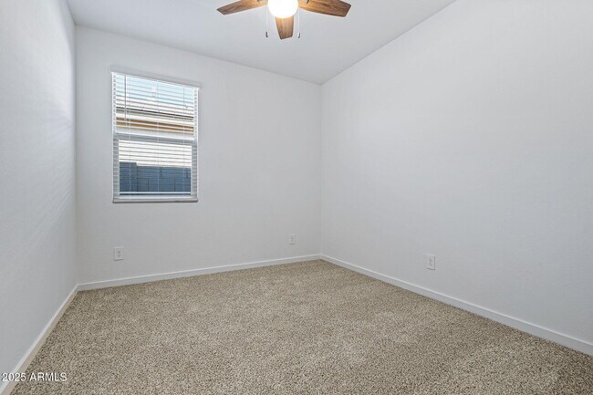 Building Photo - 16006 W Cottontail Ln