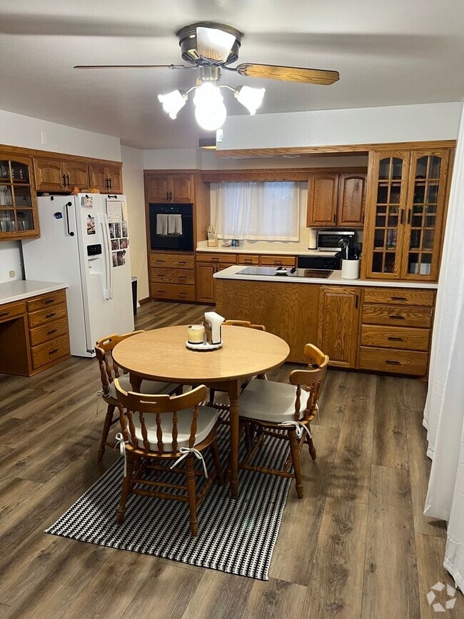 Building Photo - Rent; 3 bed acreage property