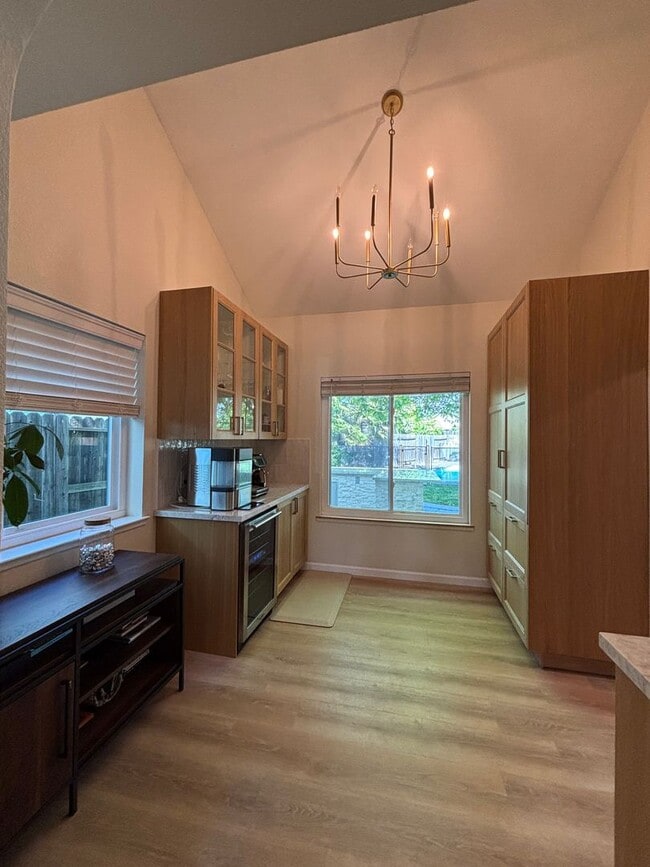 Building Photo - 879 Fall River Trail