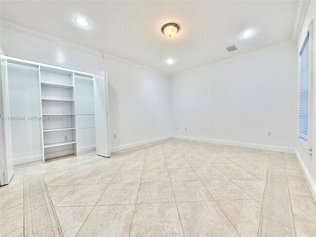 Building Photo - 5023 NW 94th Doral Pl