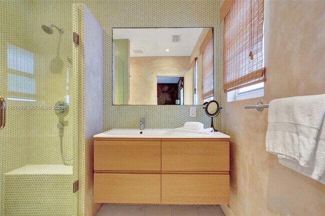 Building Photo - 669 NE 60th St