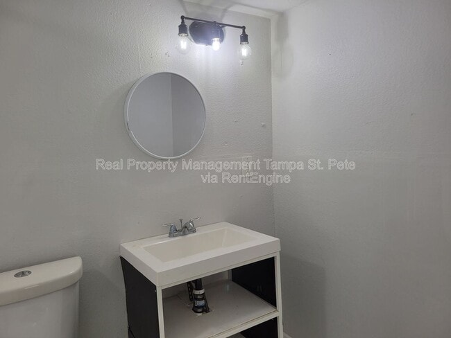 Building Photo - 618 17th Ave S