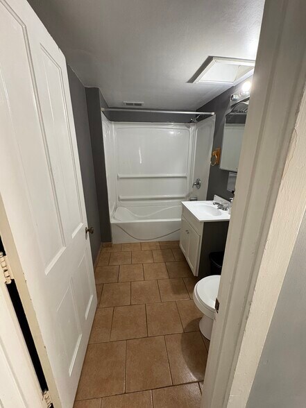 Building Photo - 300 S Washington St