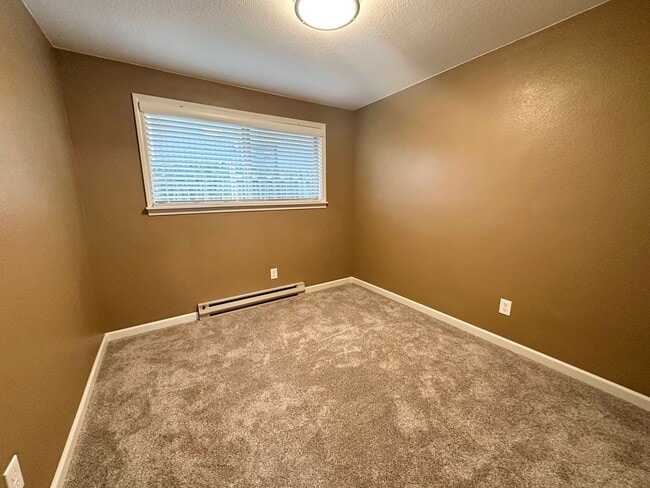 Building Photo - Remodeled 3 Bedroom SW Portland Home!