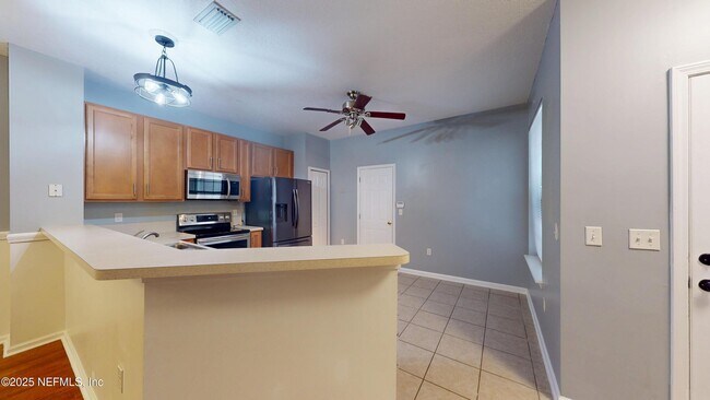 Building Photo - 9744 Summer Grove Way W