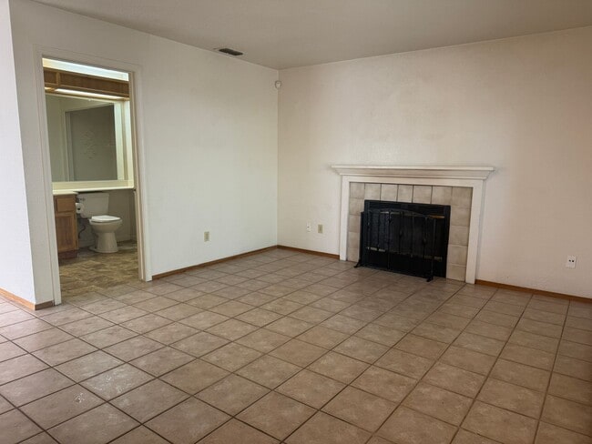 Building Photo - 832 Morissette Way
