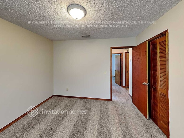 Building Photo - 10669 Parliament Pl