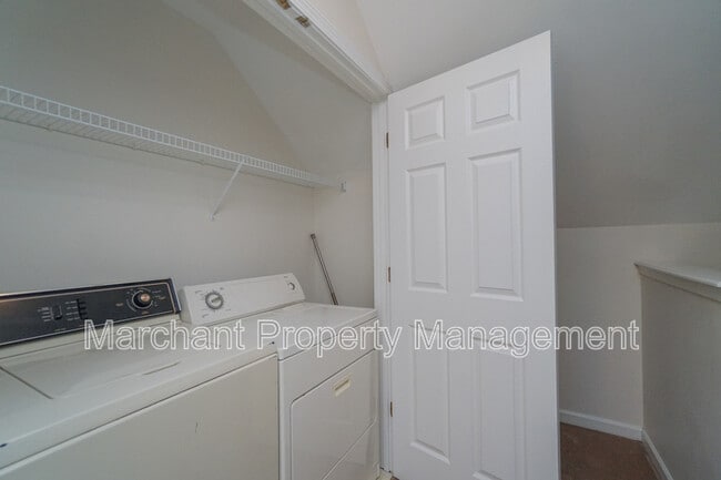 Building Photo - 335 Woodlark St