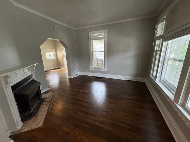 Building Photo - Updated 4 bed 1.5 Bath in Omaha