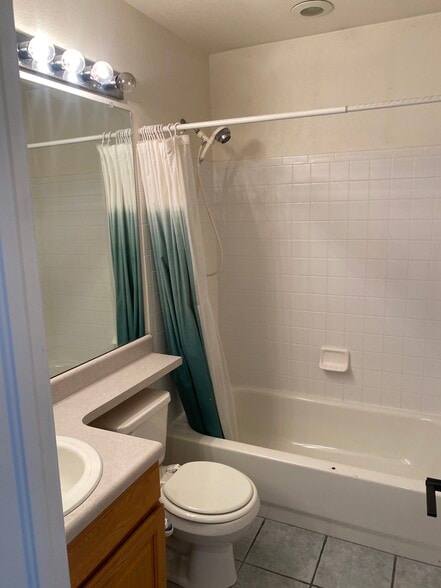 Full Bath 2 - 2526 WOODROSE PL