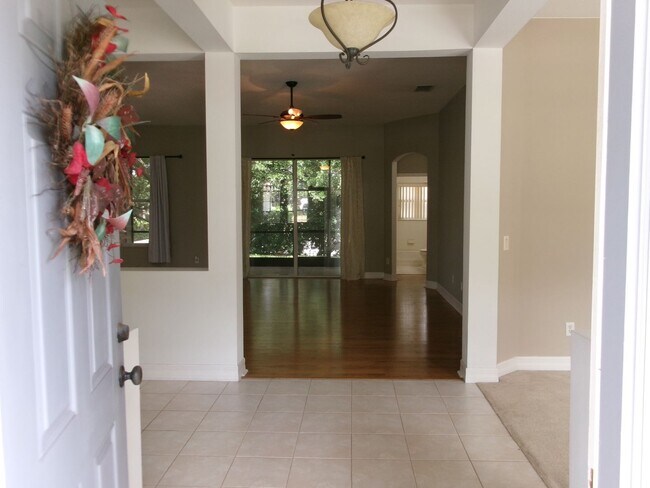 Building Photo - 12415 Lake Valley Dr