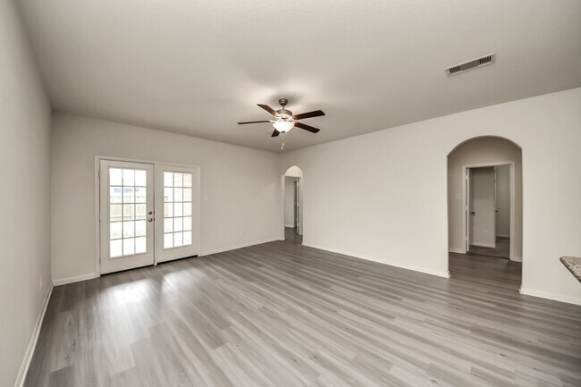 Building Photo - 305 Wayne County Dr