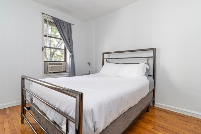 Building Photo - 333 E 81st St