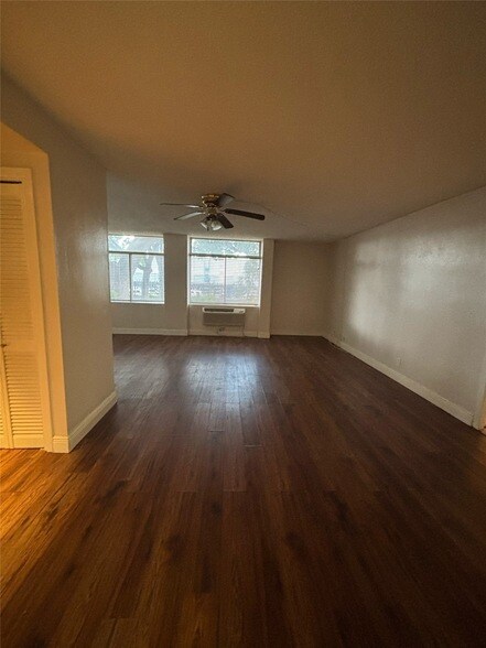 Building Photo - 7520 Hornwood Dr