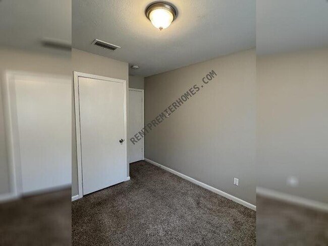 Building Photo - 4 Park Dr