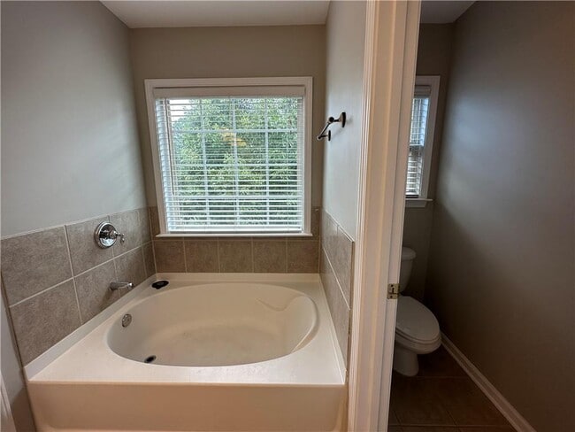 Building Photo - 10827 Yorkwood St