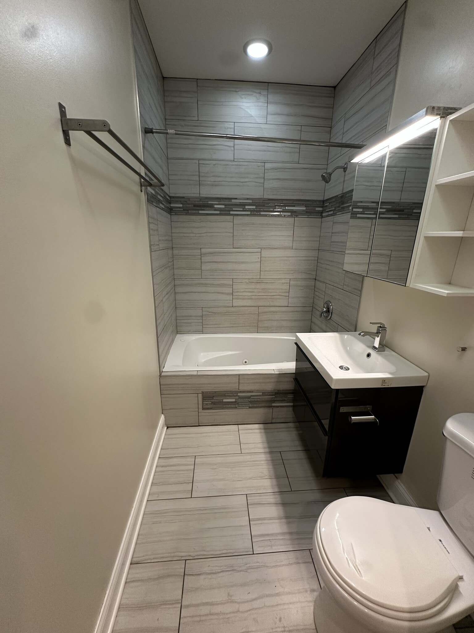 Building Photo - 10452 S Maryland Ave