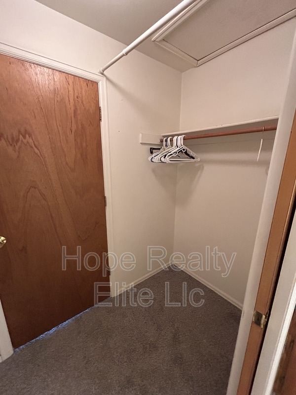 Building Photo - 954 Brant Hollow Ct