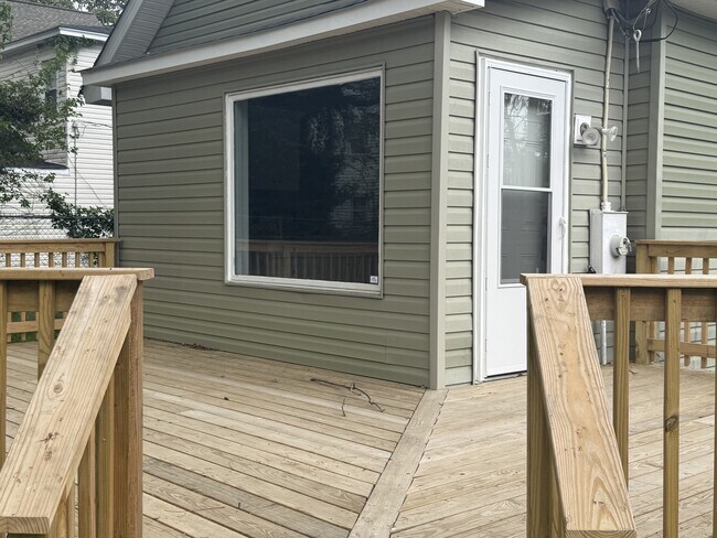 Building Photo - 307 E Pembroke Ave