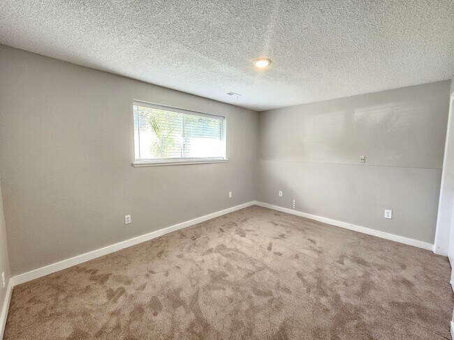 Building Photo - 1721 E 58th Ave