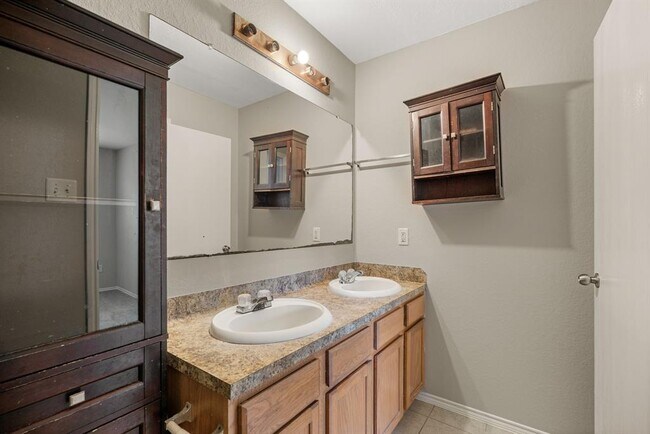 Building Photo - 2619 Chisolm Creek Ct