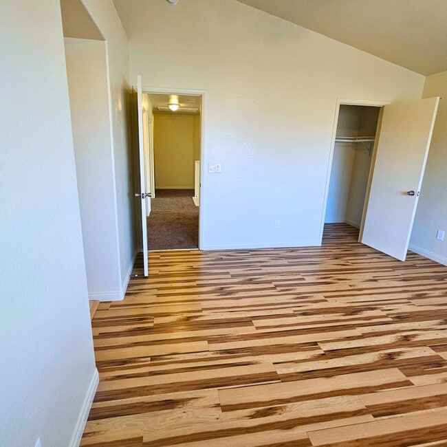 Building Photo - MOVE-IN READY 4BR/3BA SINGLE FAMILY HOME I...