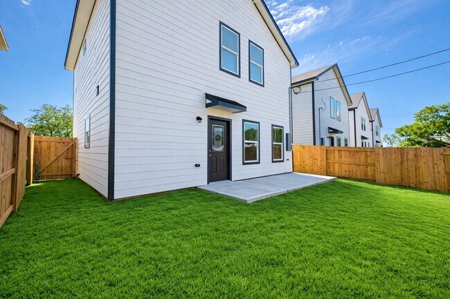 Building Photo - 410 N 4th St