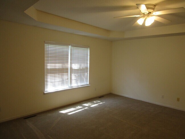 Building Photo - 5013-5015 Betty Jean Way
