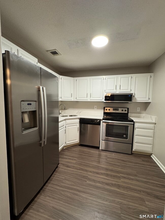 Building Photo - 512 Twin Circle Dr