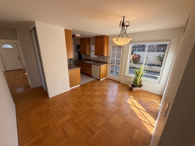 Building Photo - Charming Single-Family Home in the Heart of Millbrae Meadows