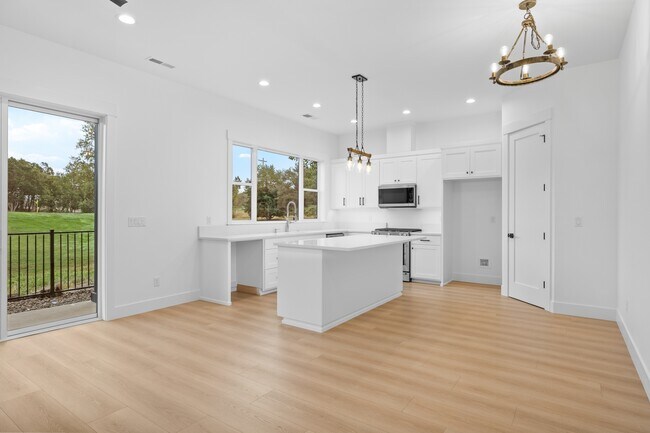 Building Photo - 109 Golf View Dr
