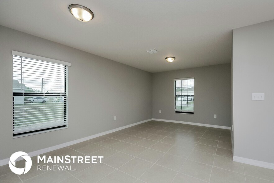 Building Photo - 387 Begonia Ct