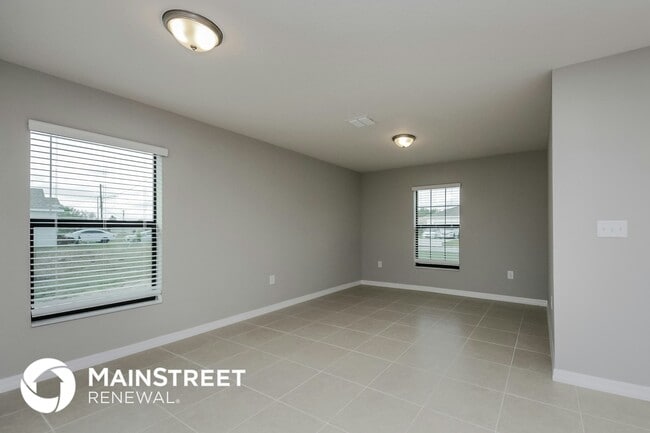 Building Photo - 387 Begonia Ct