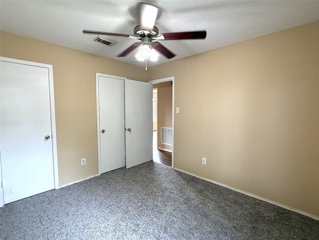 Building Photo - 9023 Kalewood Dr