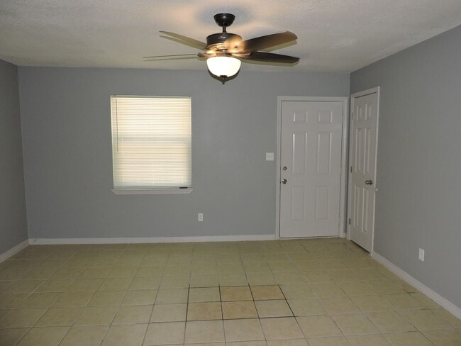 Building Photo - Lots of updates!