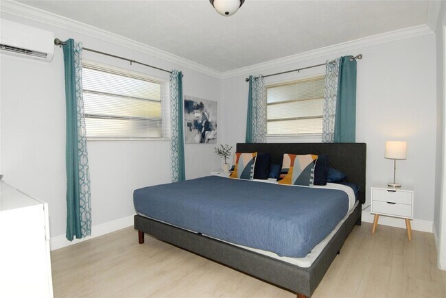 Building Photo - 21 NE 57th Ct