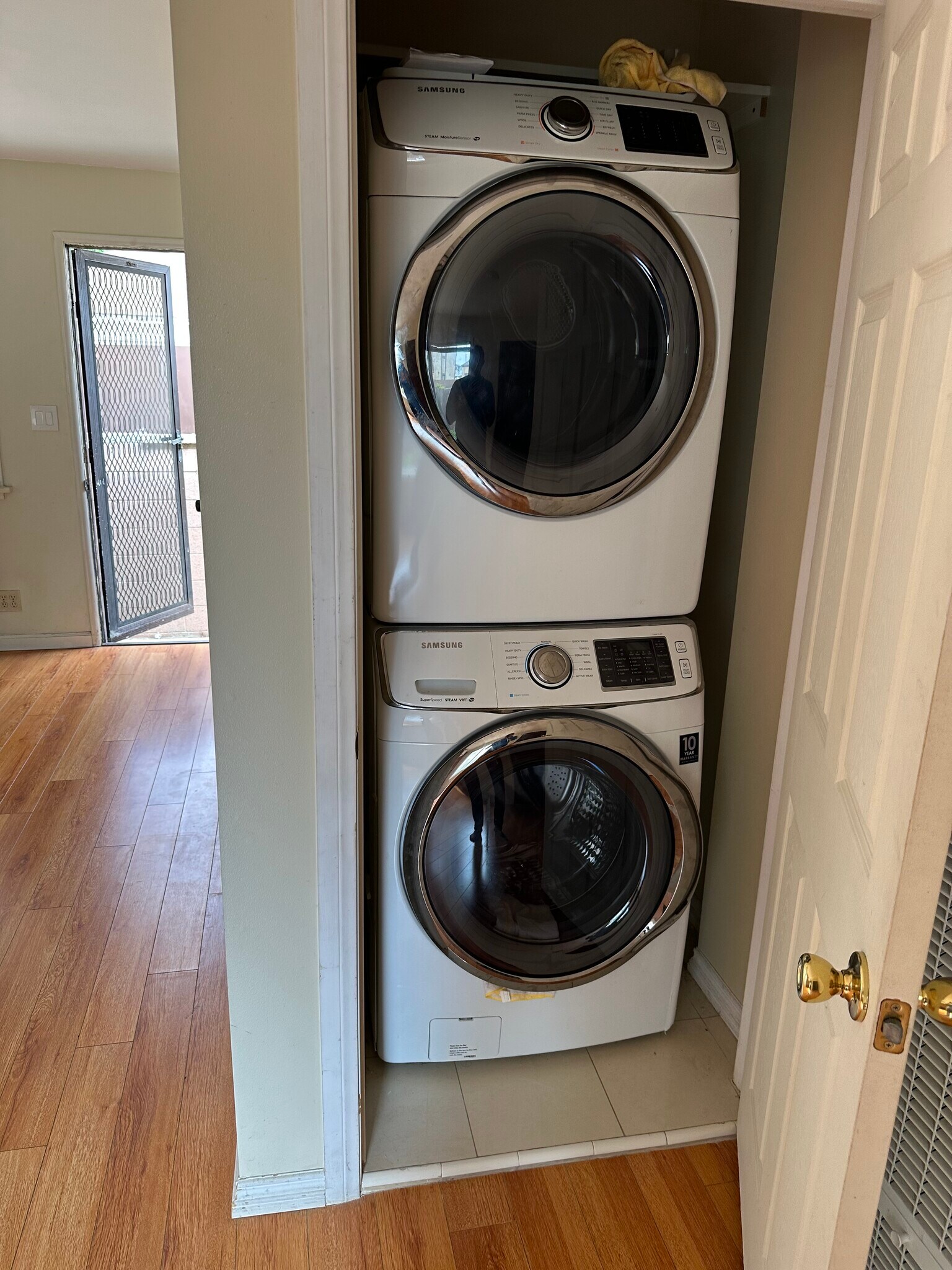 Building Photo - 3858 Bentley Ave