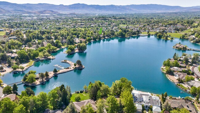 Building Photo - LAKEFRONT LUXURY ON LAKE STANLEY | FULLY FURNISHED + UTILITIES INCLUDED IN GUARDED LAKERIDGE SHORES