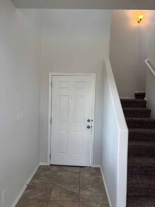 Building Photo - Available NOW!!! Beautiful 3 Bedroom Home ...